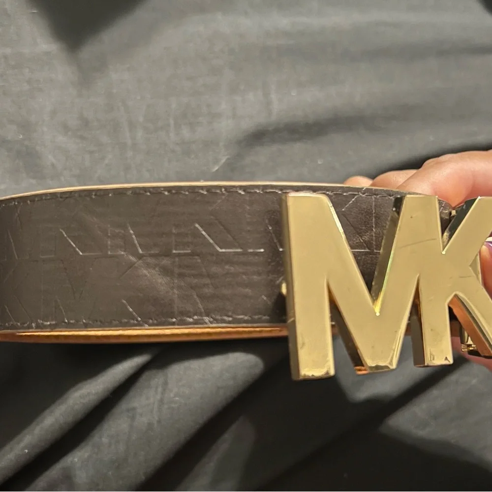 Michael Kors Reversible Women’s Designer Belt tan/dark brown MK logo Gold Buckle - Picture 4 of 5